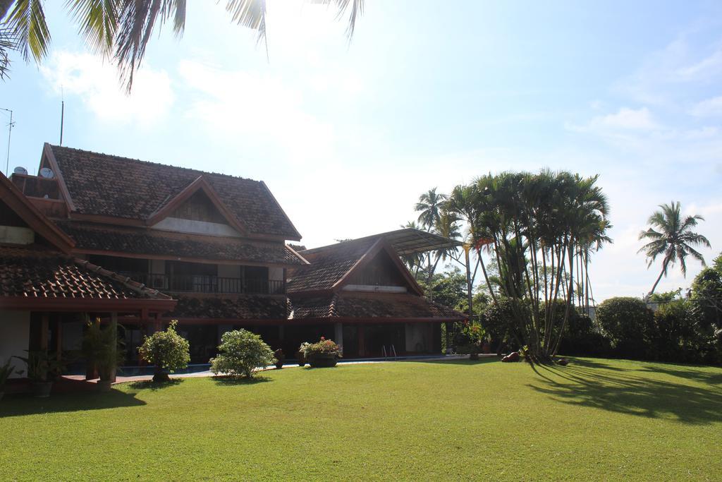 Blue Water Villa Piliyandala Buitenkant foto