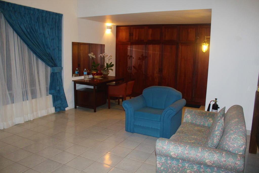 Blue Water Villa Piliyandala Buitenkant foto