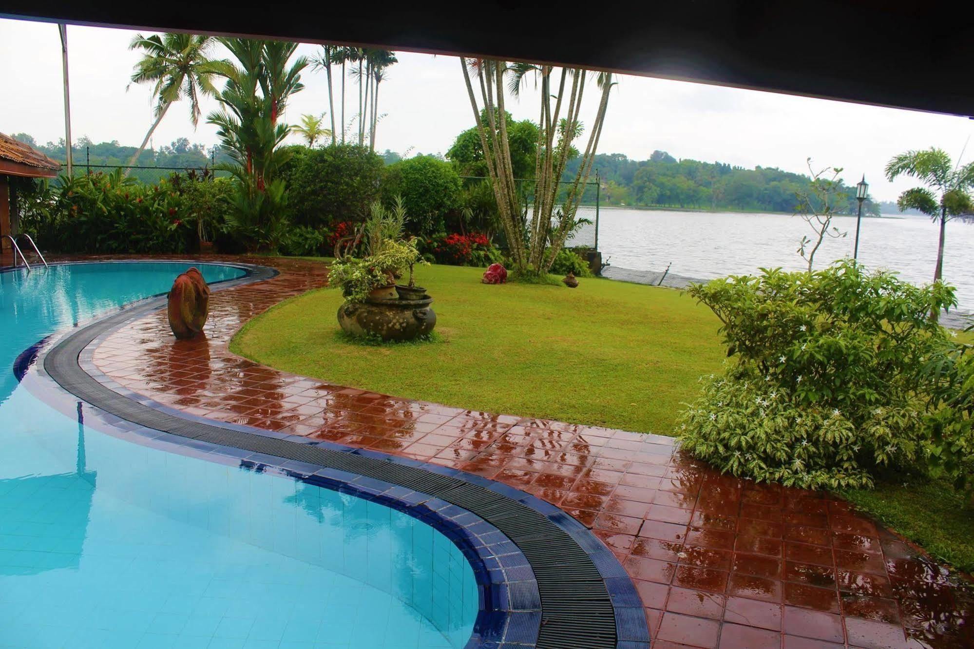 Blue Water Villa Piliyandala Buitenkant foto
